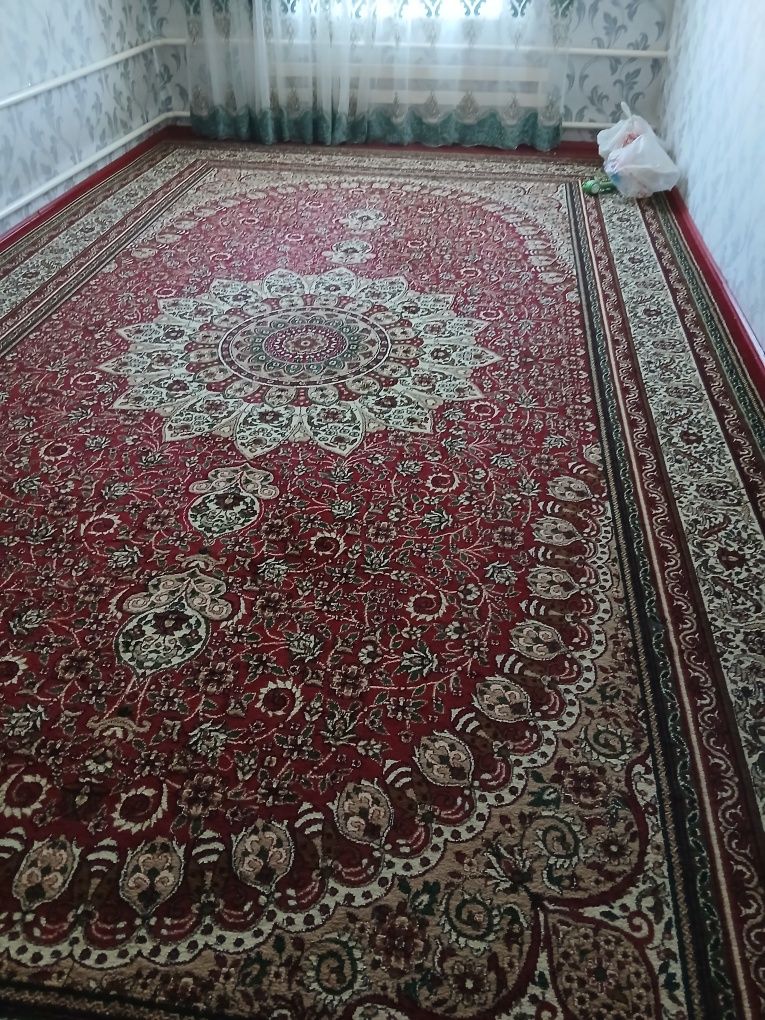 Продам ковер в хорошем состояние