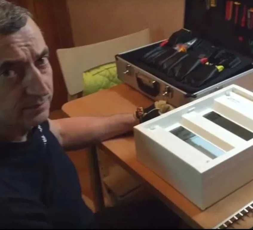 ЭЛЕКТРИК НЕДОРОГО Электрик профессионал. Услуги опытного электрика.