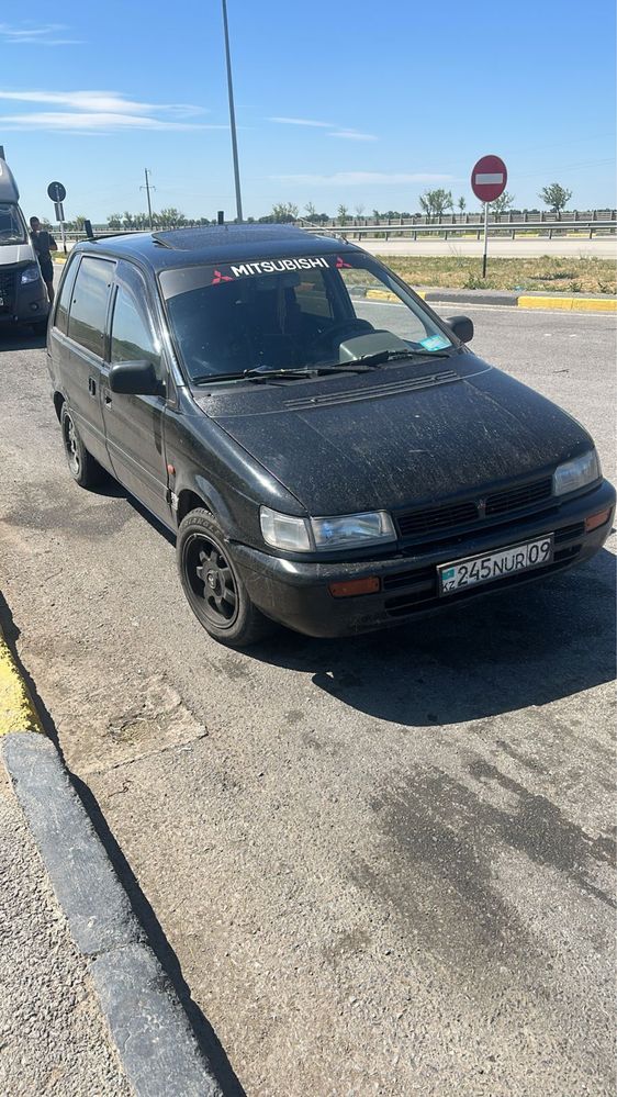 Продам mitsubishi space runner