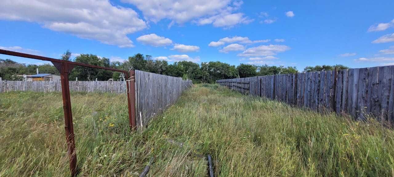 Продается земельный участок с домиком в п Октябрьское (Казахстанец)