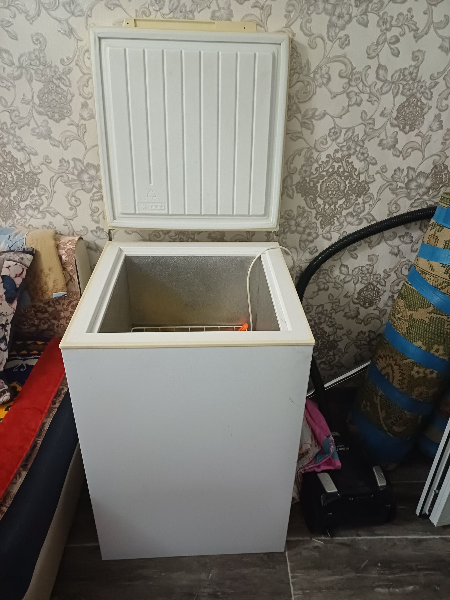 Продам Морозилник рабочи б/у цена 45 тысяч теңнге.гАстанан