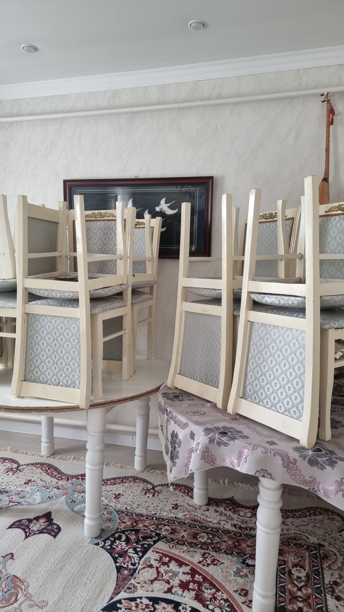 Продается гостиный стол