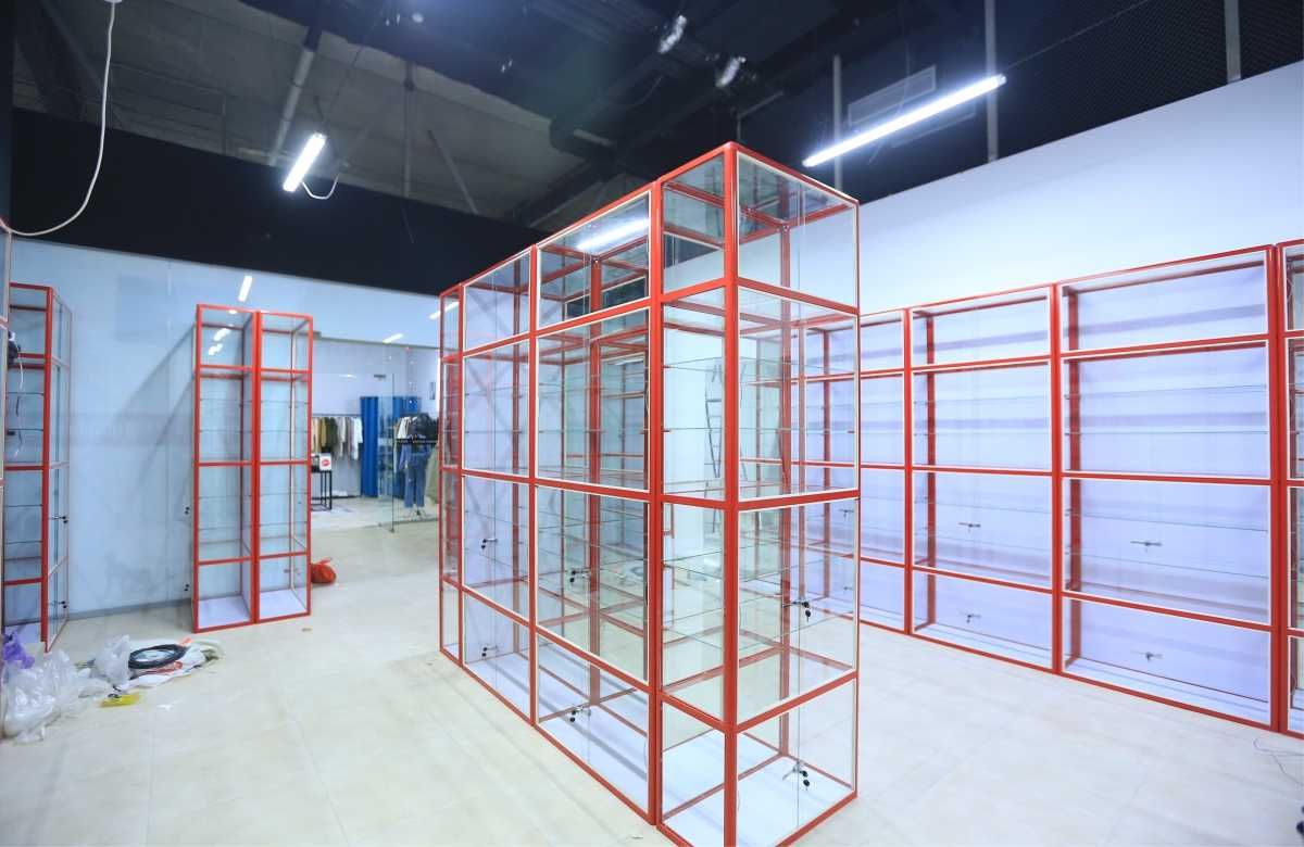 Прилавок витрина стеклянная из профиля, оборудование для магазина alvp