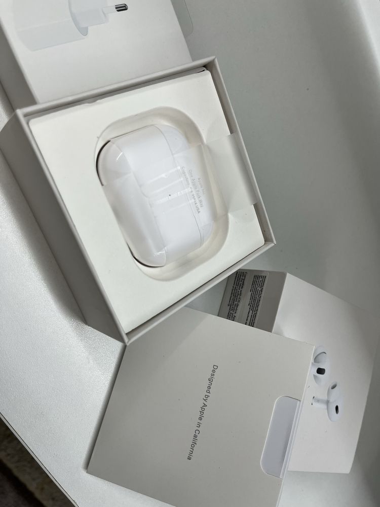 оригинал airpods pro 2  (адаптер оригинал в подарок)