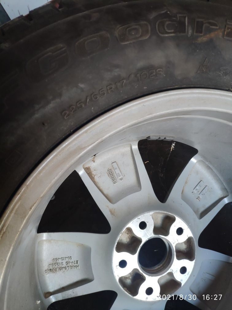Продам резину новую 225/65 R17 новая с диском