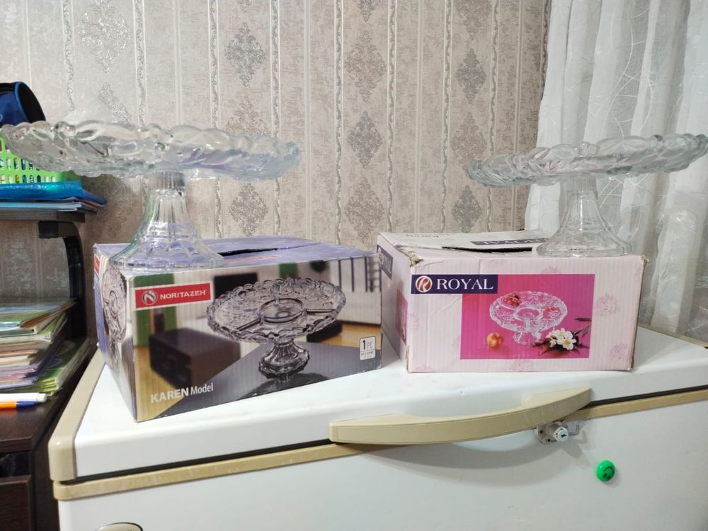 Продается вазы и стол/подставка