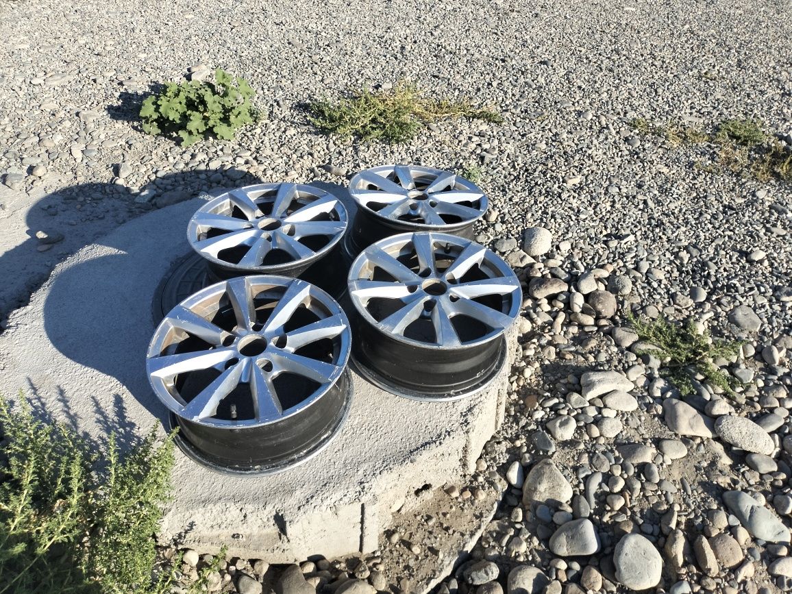 Литые диски R15 есть торг
