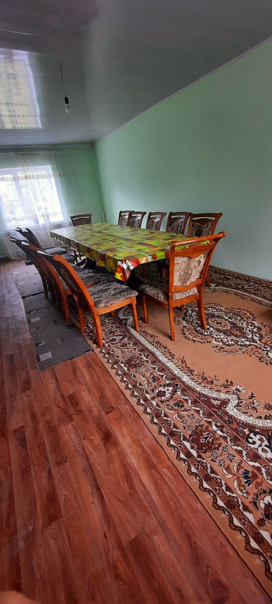 Продаётся кирпичный дом с времянкой.