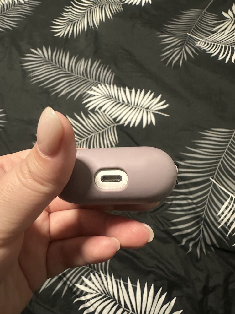 Кейс с одним наушником AirPods 3 with Lightning Charging Case белый