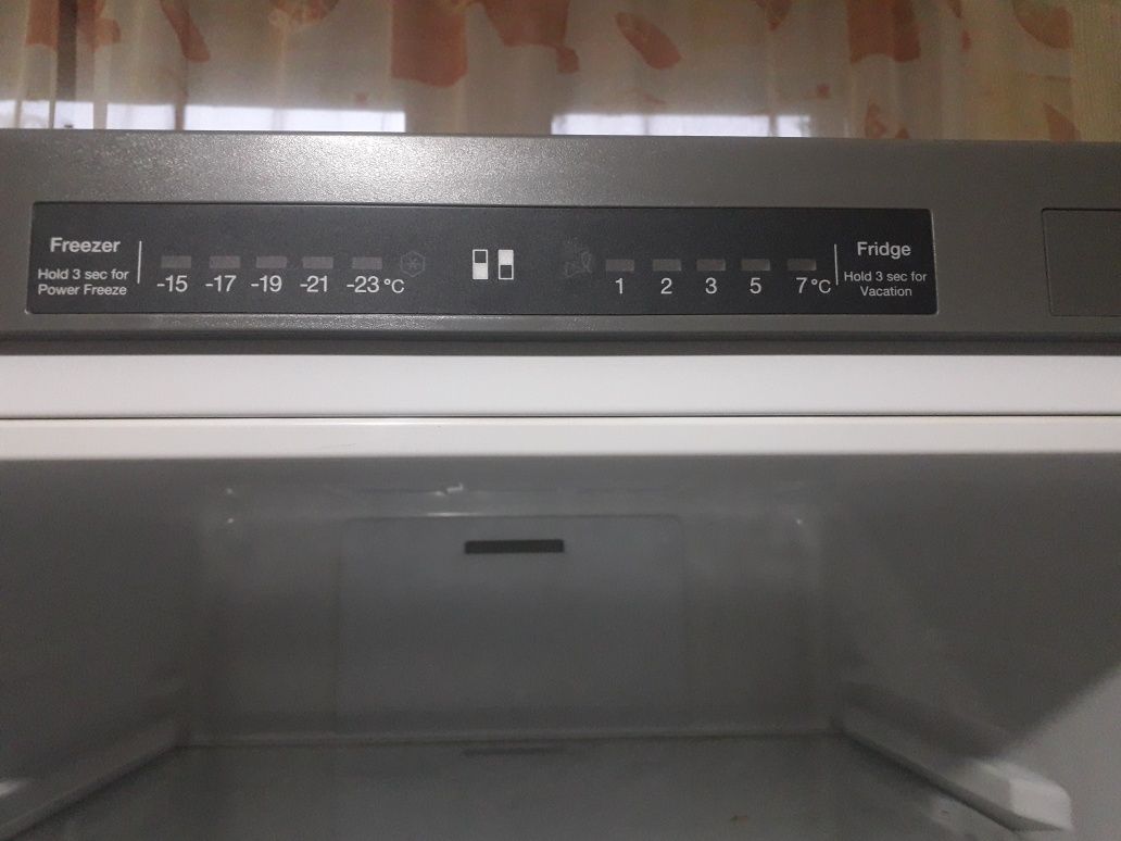 Холодильник Samsung