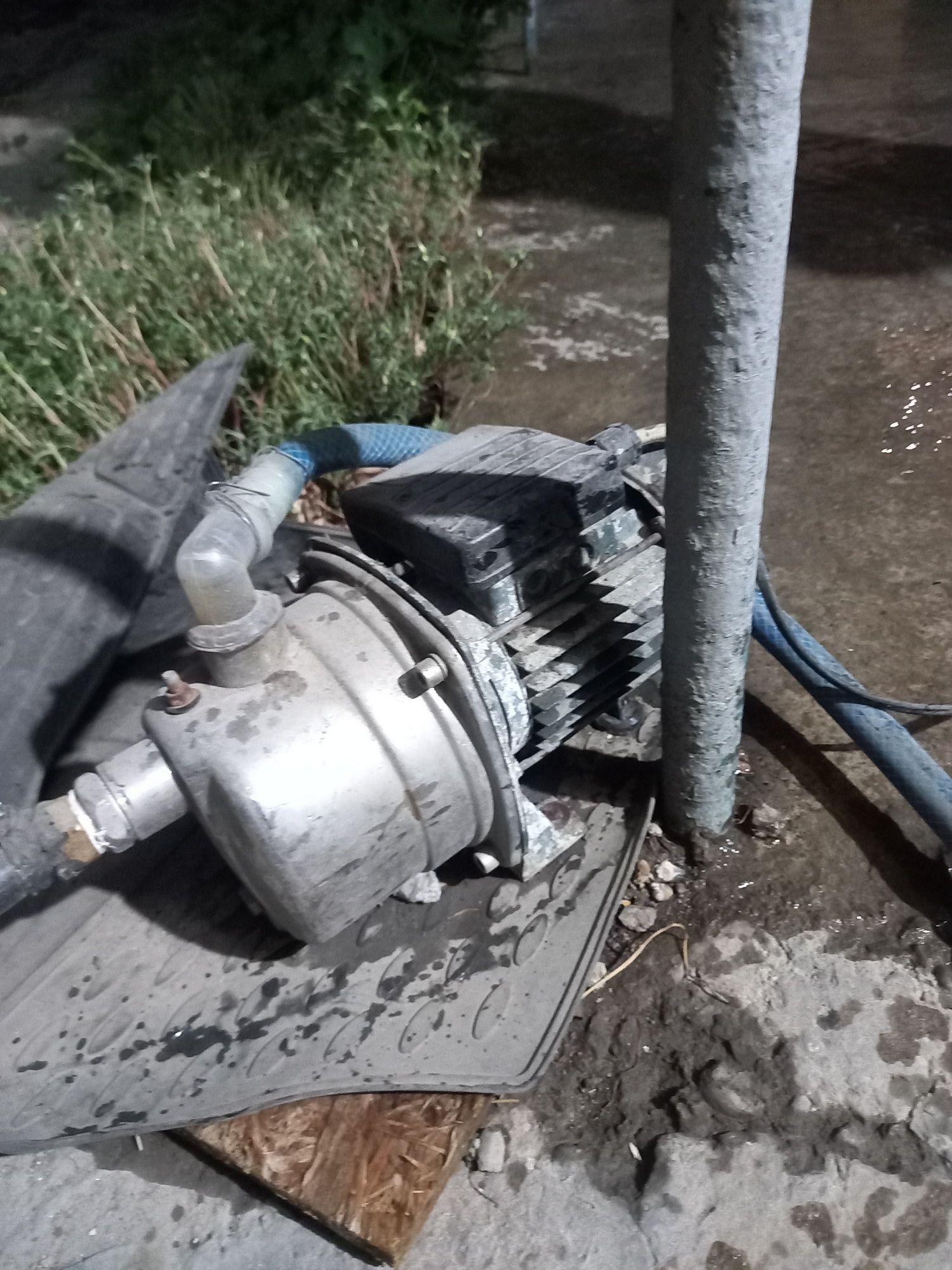Насос водяной б.у