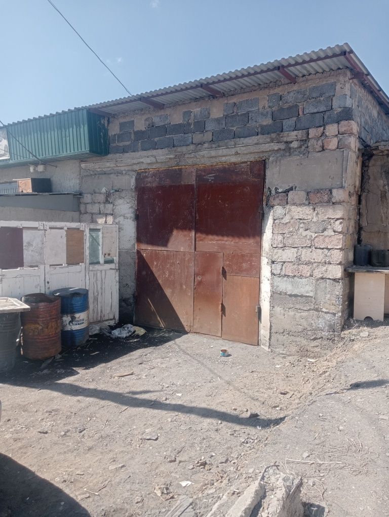 Продам гараж в районе светофора