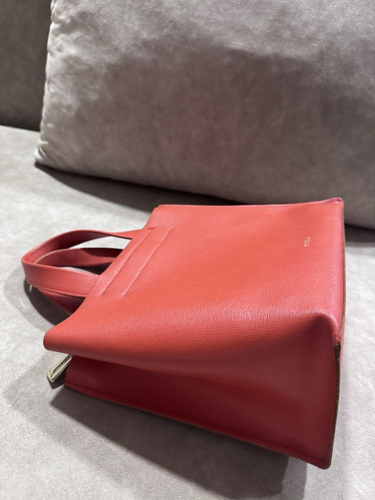 Furla (Divide It)  в идеальном состоянии