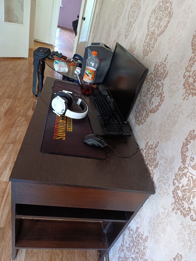 Стол компьютерный