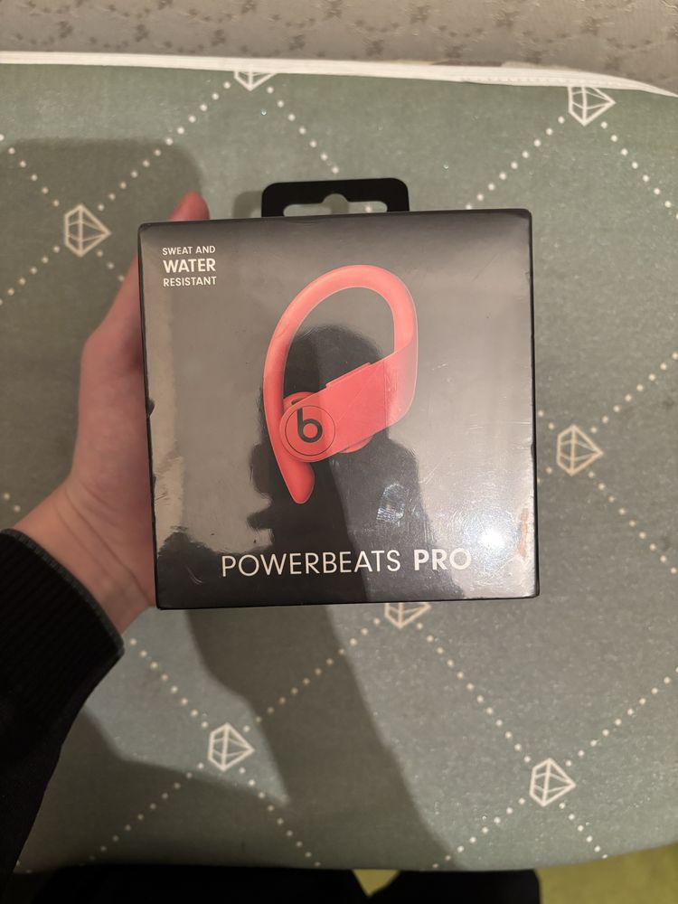 новые беспроводные наушники от Beats марка powerbeats pro