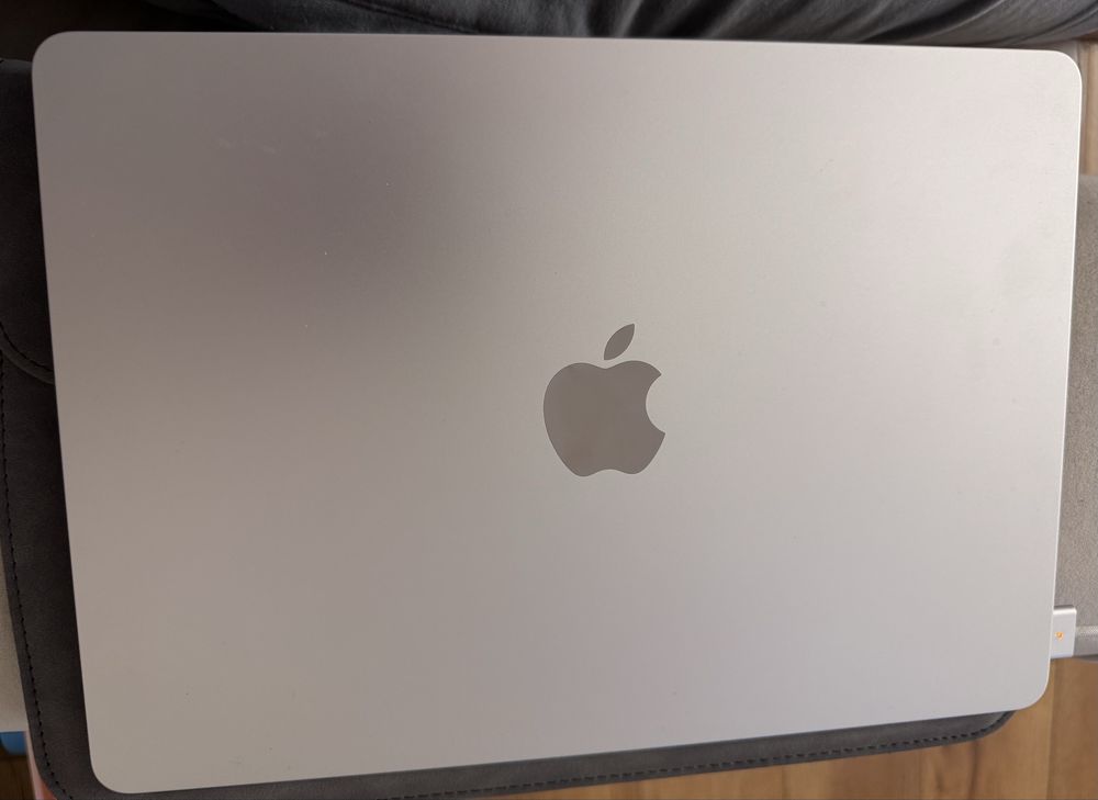 Macbook Air M2 8/256 + magic mouse black (новый)