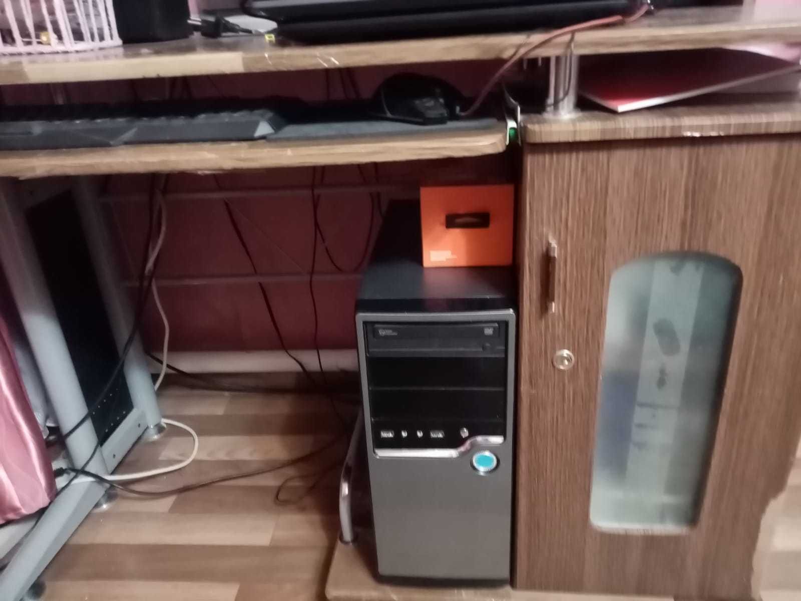 Отдам стол для компа