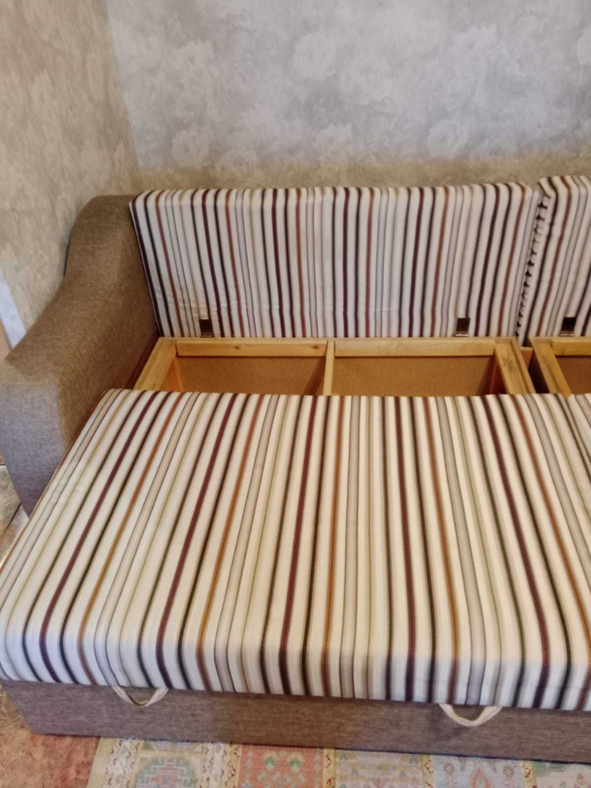Продам диван в хорошем состоянии