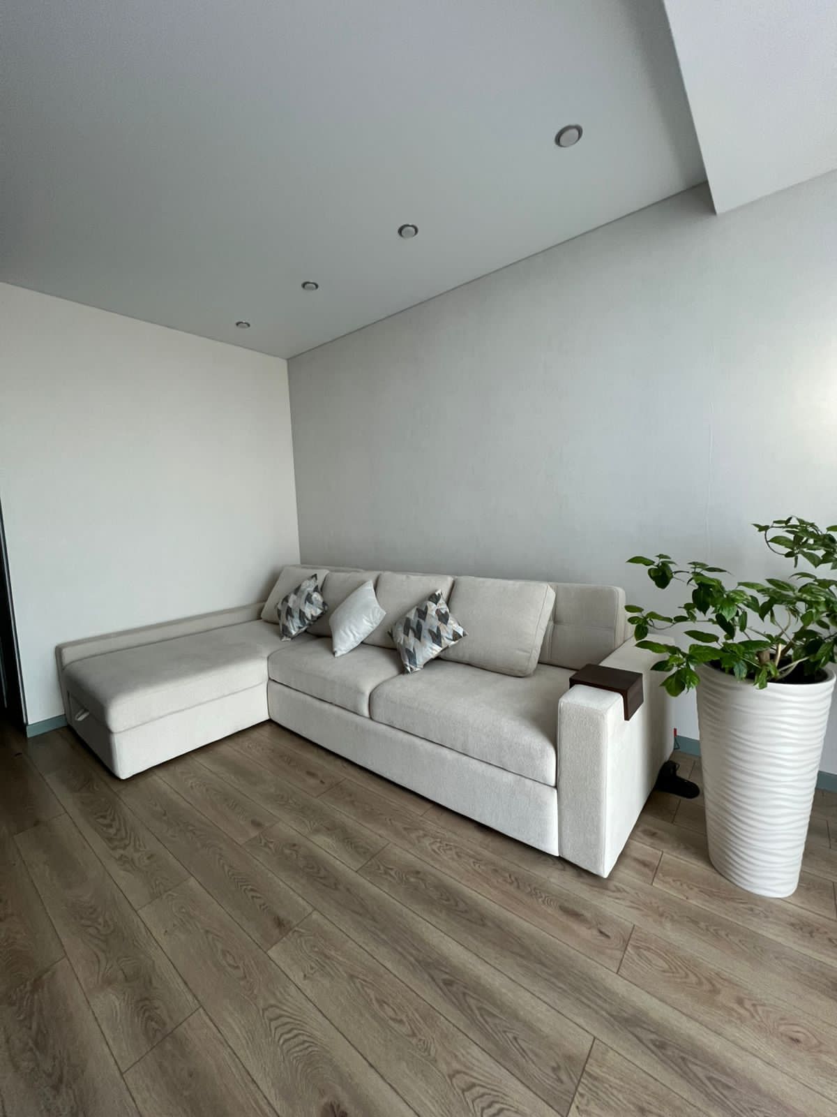 Продам шикарную 2 комн.кв. ост.Детская больница в нов.доме