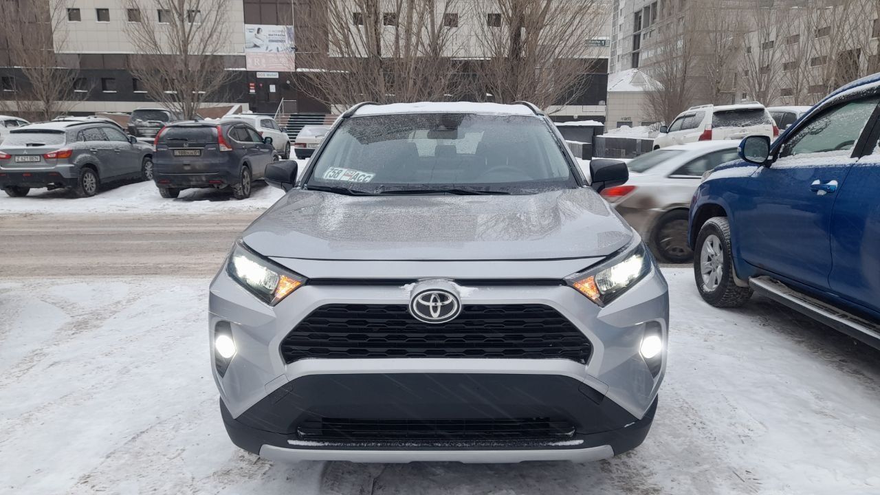 Продам TOYOTA RAV4 2021