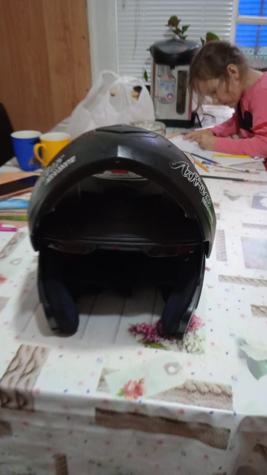 Продам каску новую
