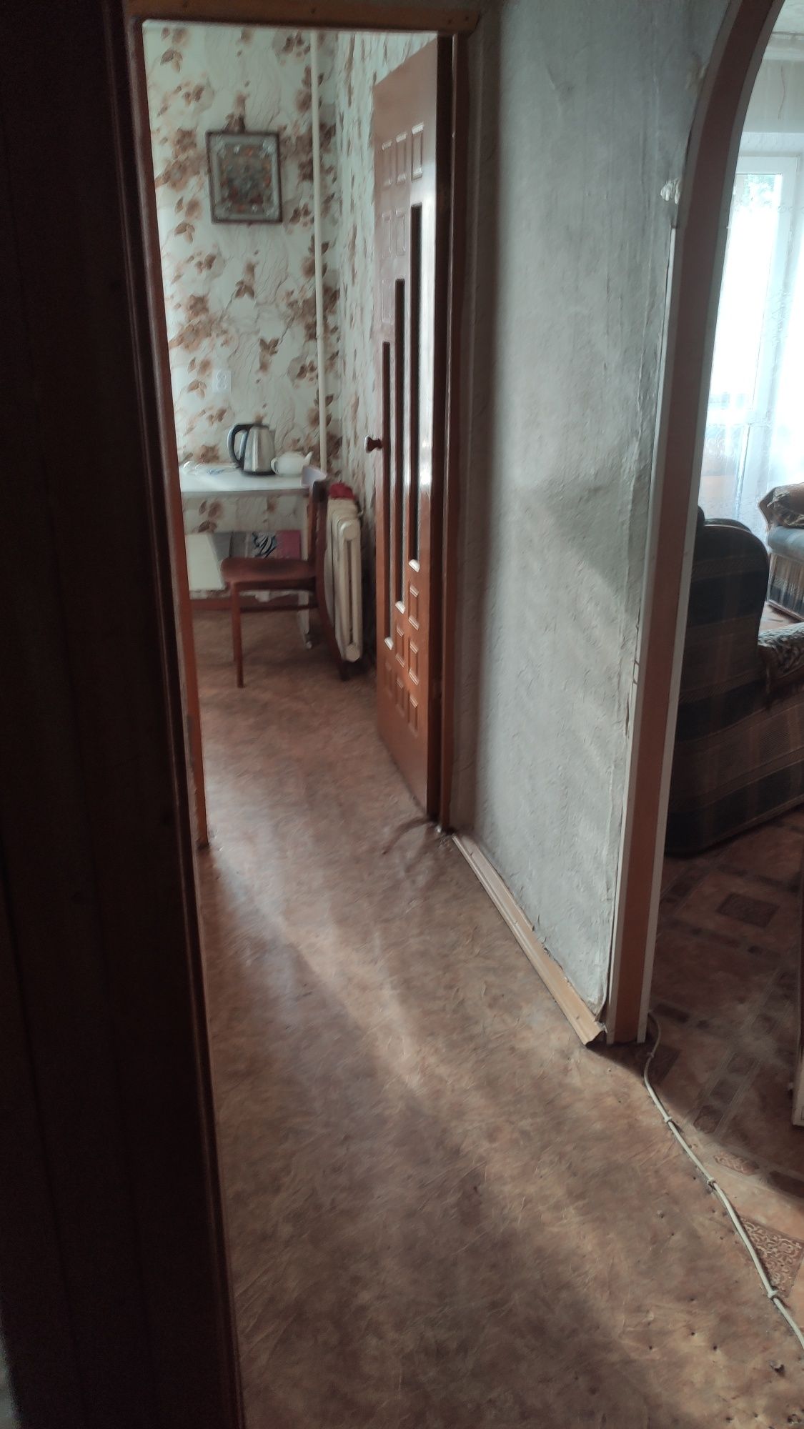 продаю квартиру в Пришахтинске