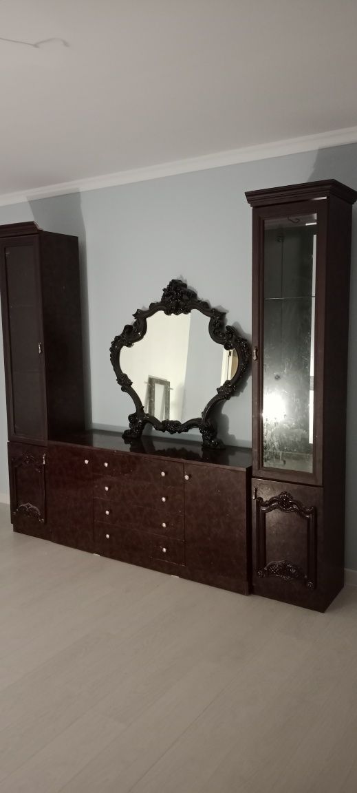Продам спальный гарнитур и сервант
