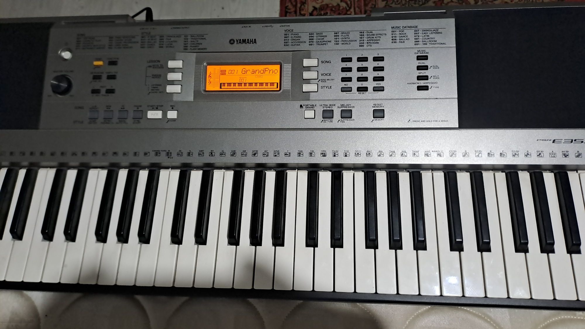 Продам синтезатор  YAMAHA PSR E353 в хорошем состоянии!