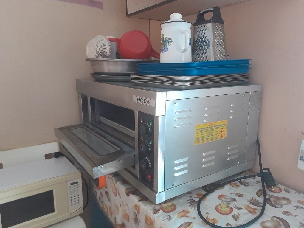 Продам духовку Hona