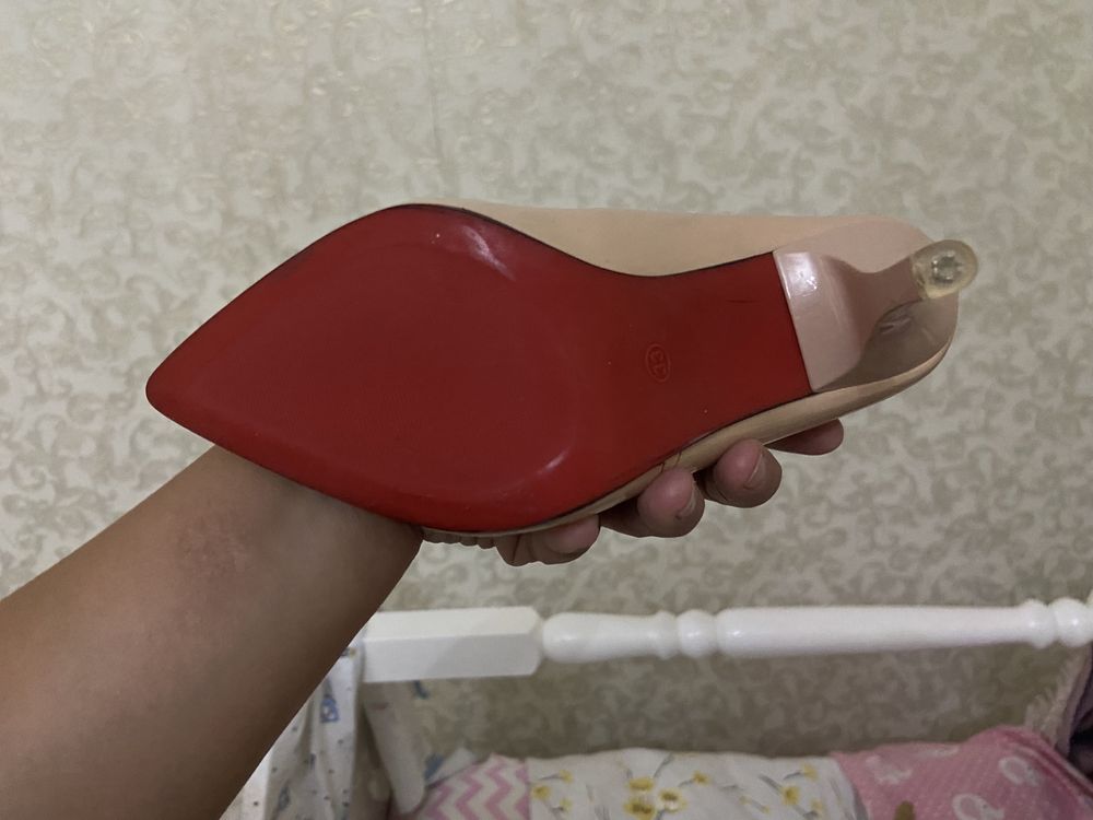 Продаются женские туфли