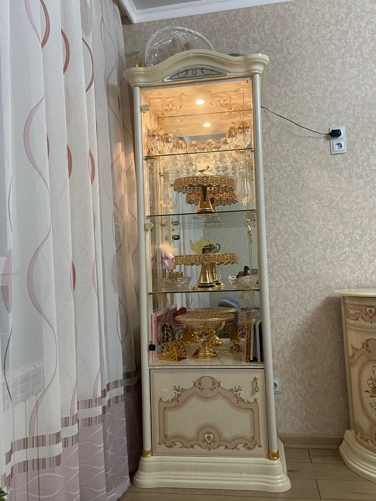 продам горку в гостиную