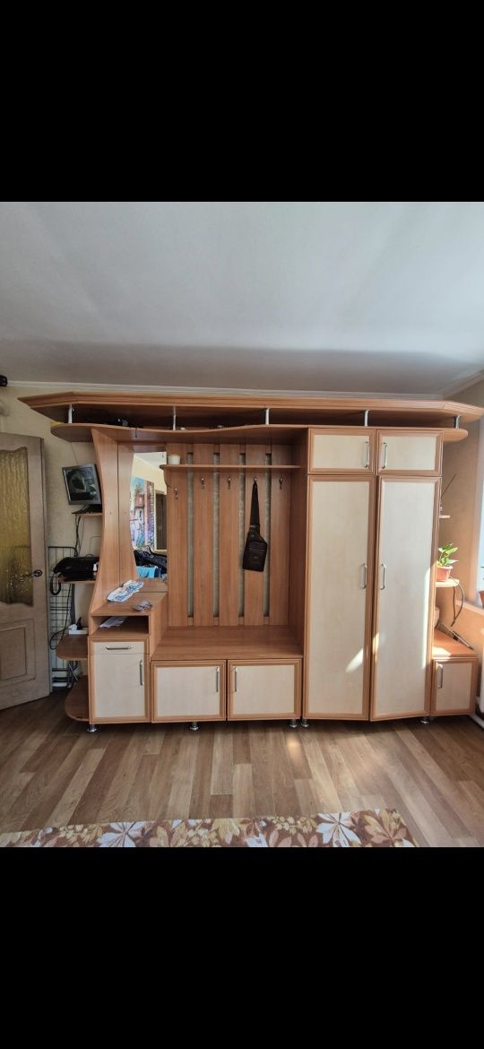 Продам прихожую срочно