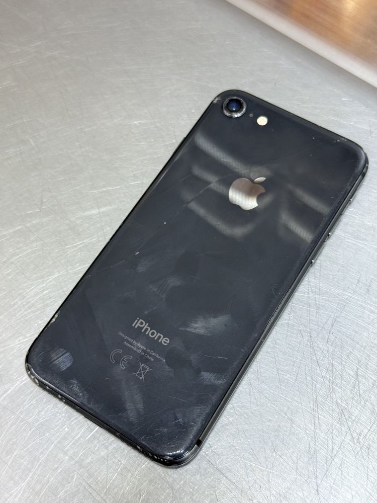 Iphone 8 64 ГБ.