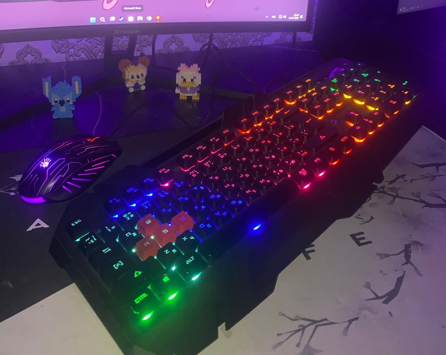 продам комплект от bloody b2500