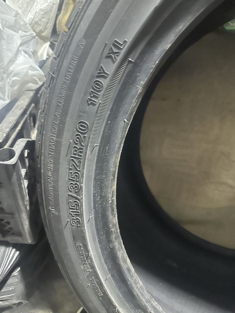 Продам разно широкий  шины R20