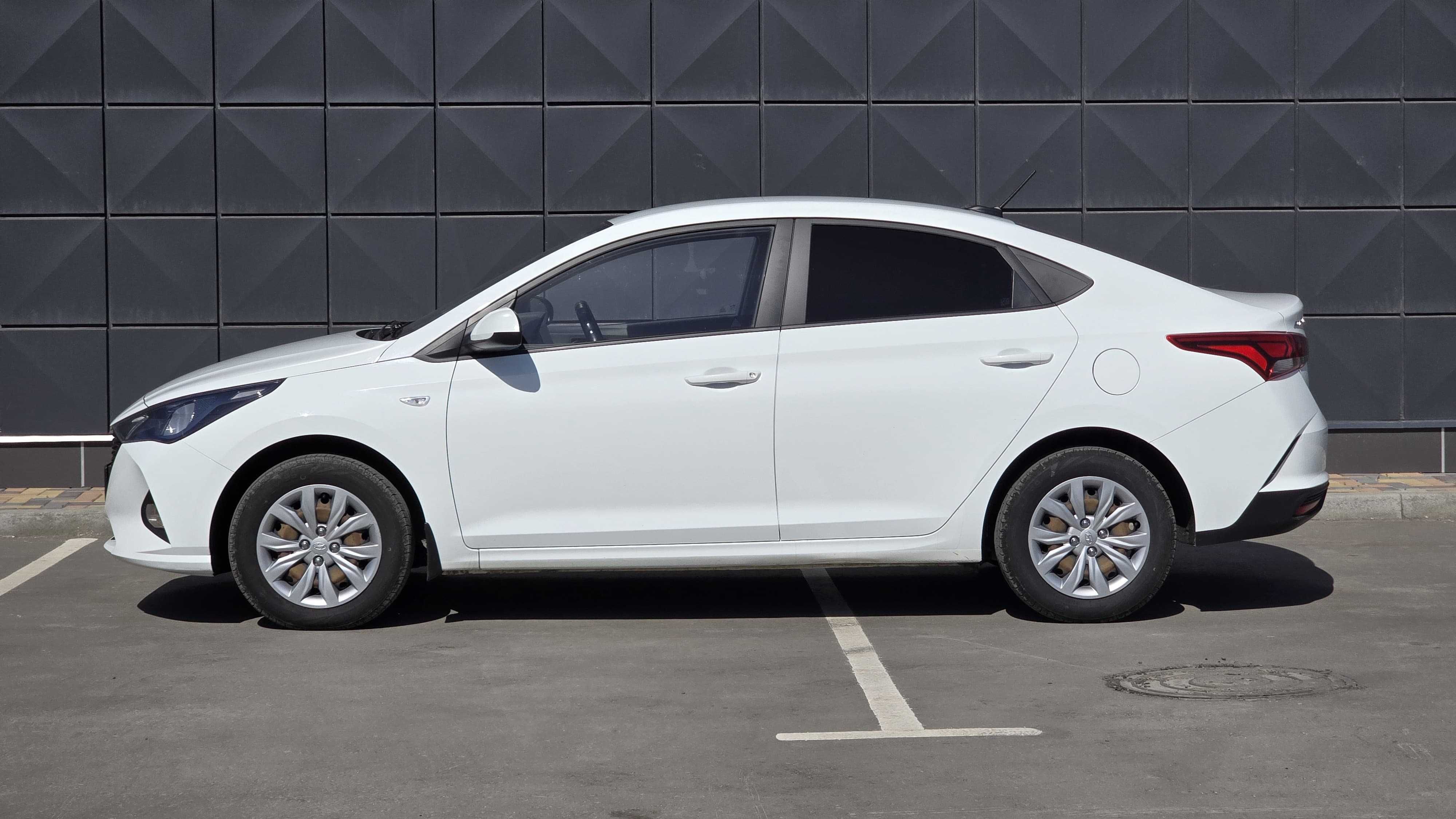 Hyundai Accent БЕЗ ВОДИТЕЛЯ. Прокат авто. Аренда авто. Аренда машин.