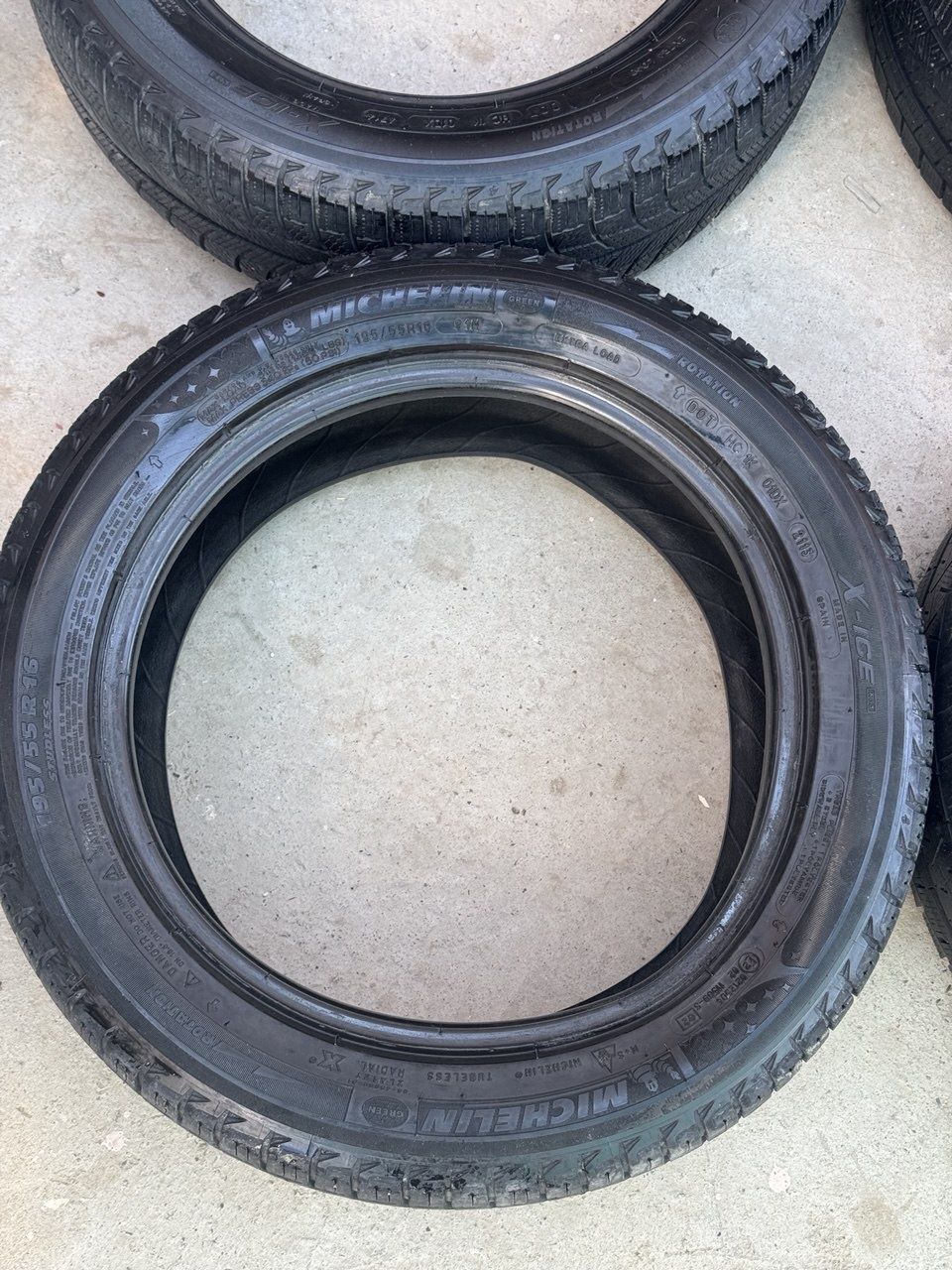 Зимние шины 195/55 R16 (Michelin/Perilli— отличное состояние!


---

З