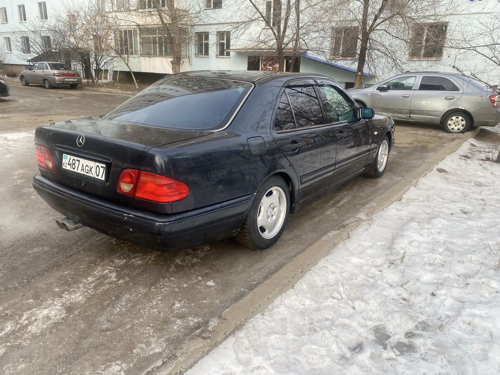 Мерседес 210 е320
