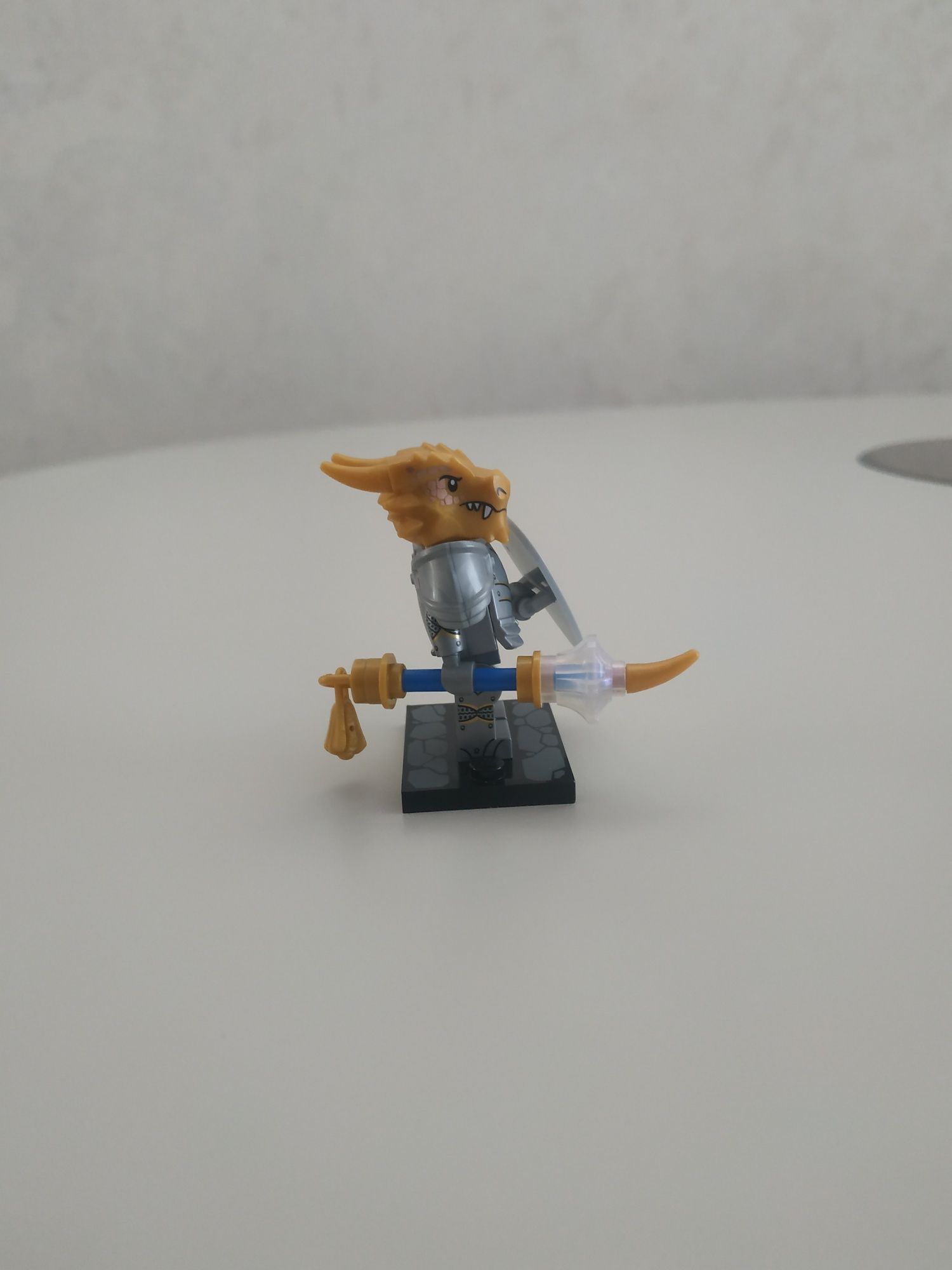 Lego 71047 Минифигурка Драконорожденный паладин Dungeons & Dragons