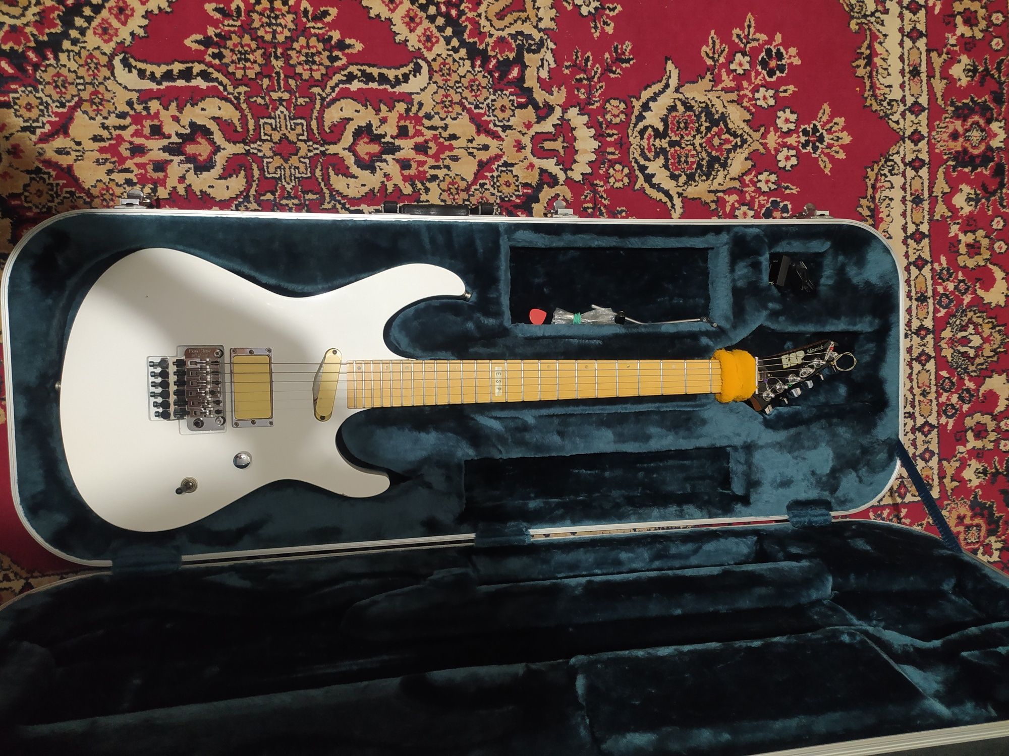 Всем привет! Продам ESP Maverick Made in Japan, EMG 81-SE.