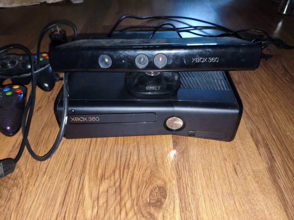 xbox 360 прошитый 2 джостика и кинект