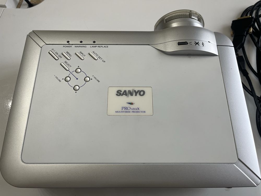 Проектор Sanyo PLC-XU86 (1024x768, 400:1, 2500 лм, LCD)