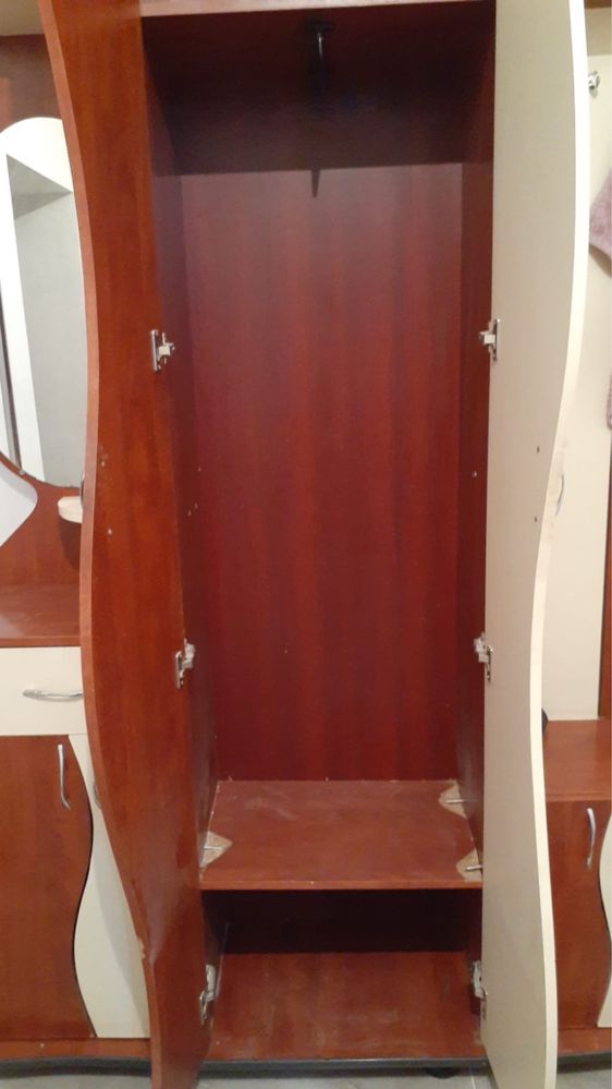 Продам  шкаф для прихожей