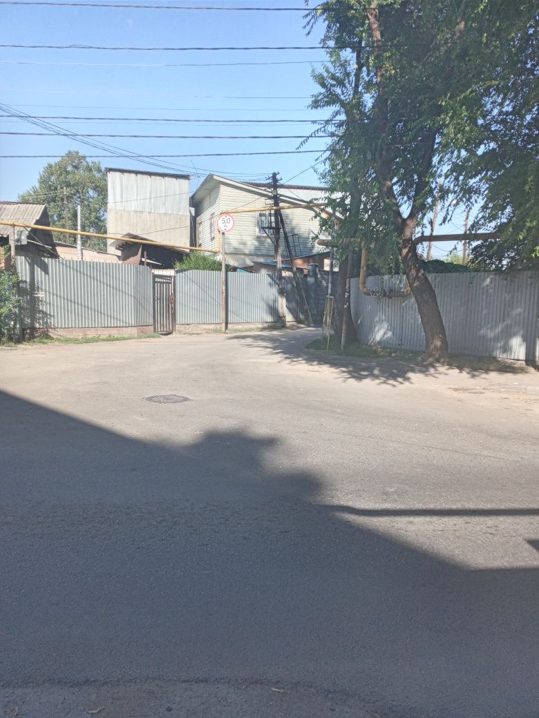 Участок в центре города удобно под комерцию
