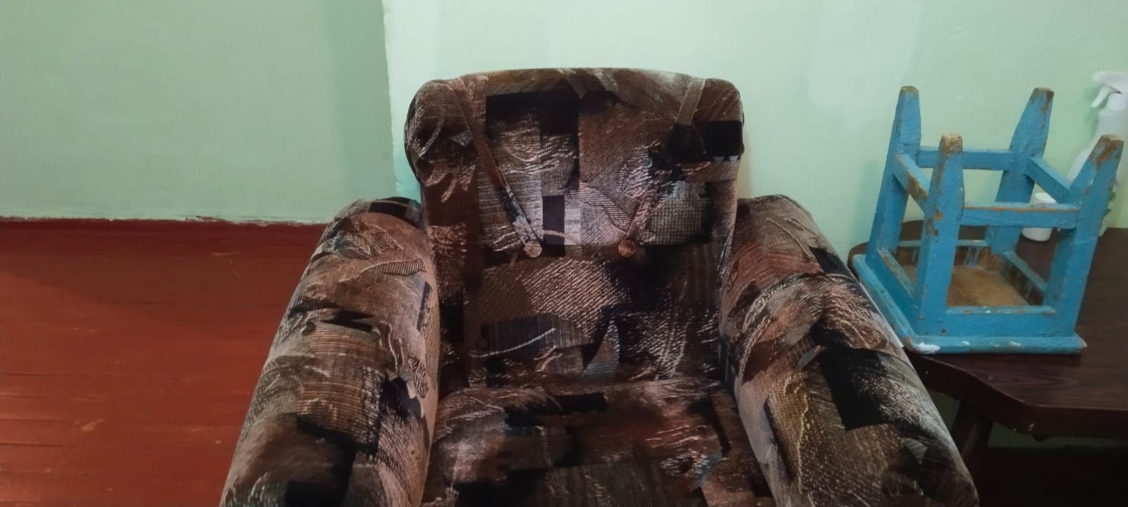 Продаю диван 2 кресла