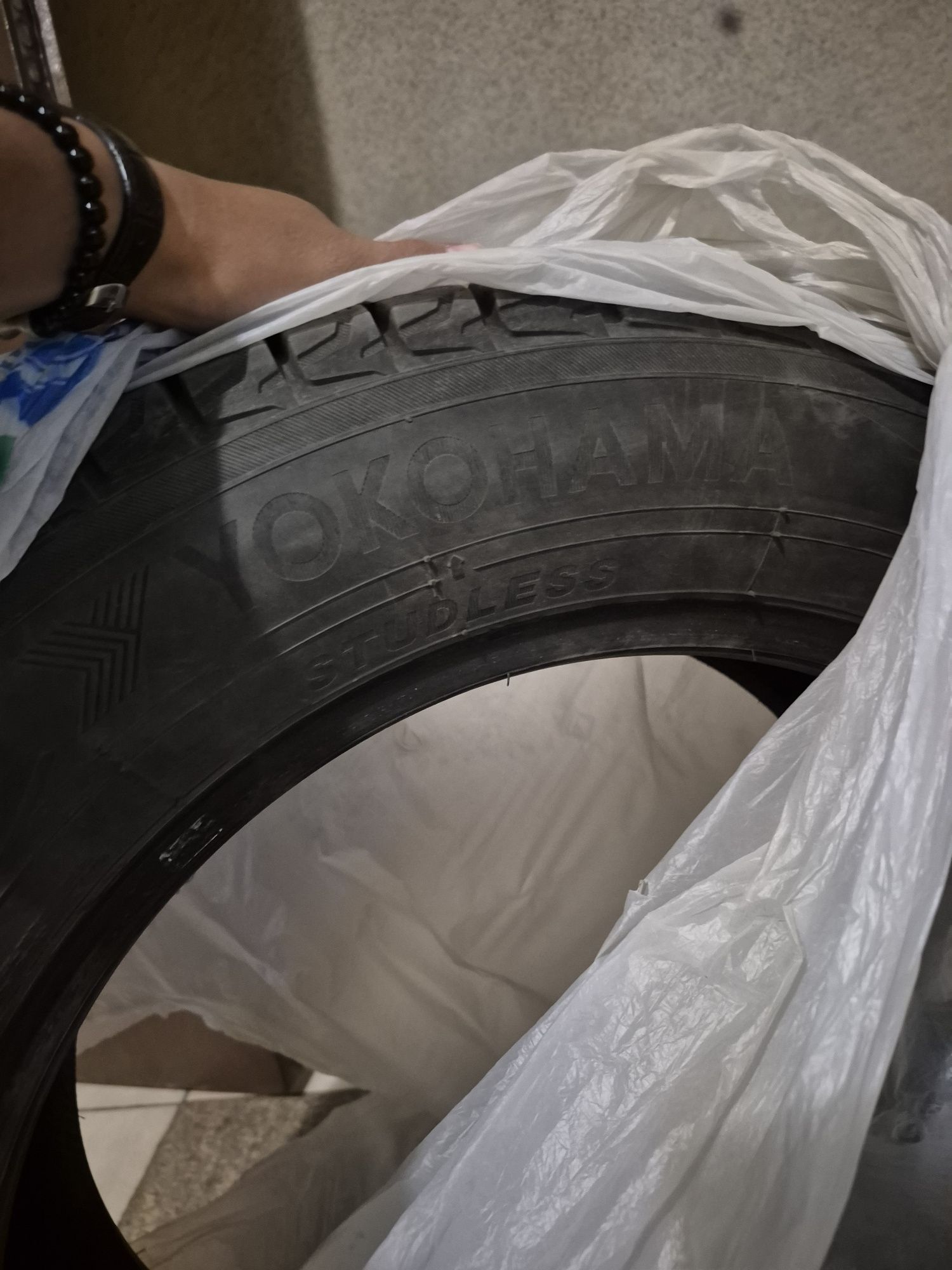 Продам зимние шины Yokohama 18×60