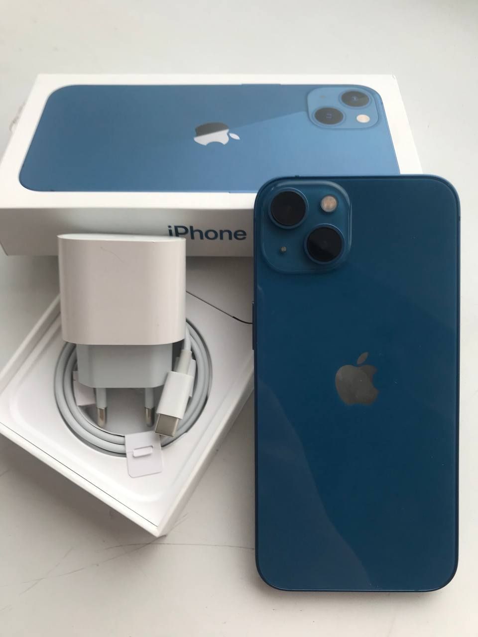 Продам iPhone 13-128,+год гарантия срочноо как новая
