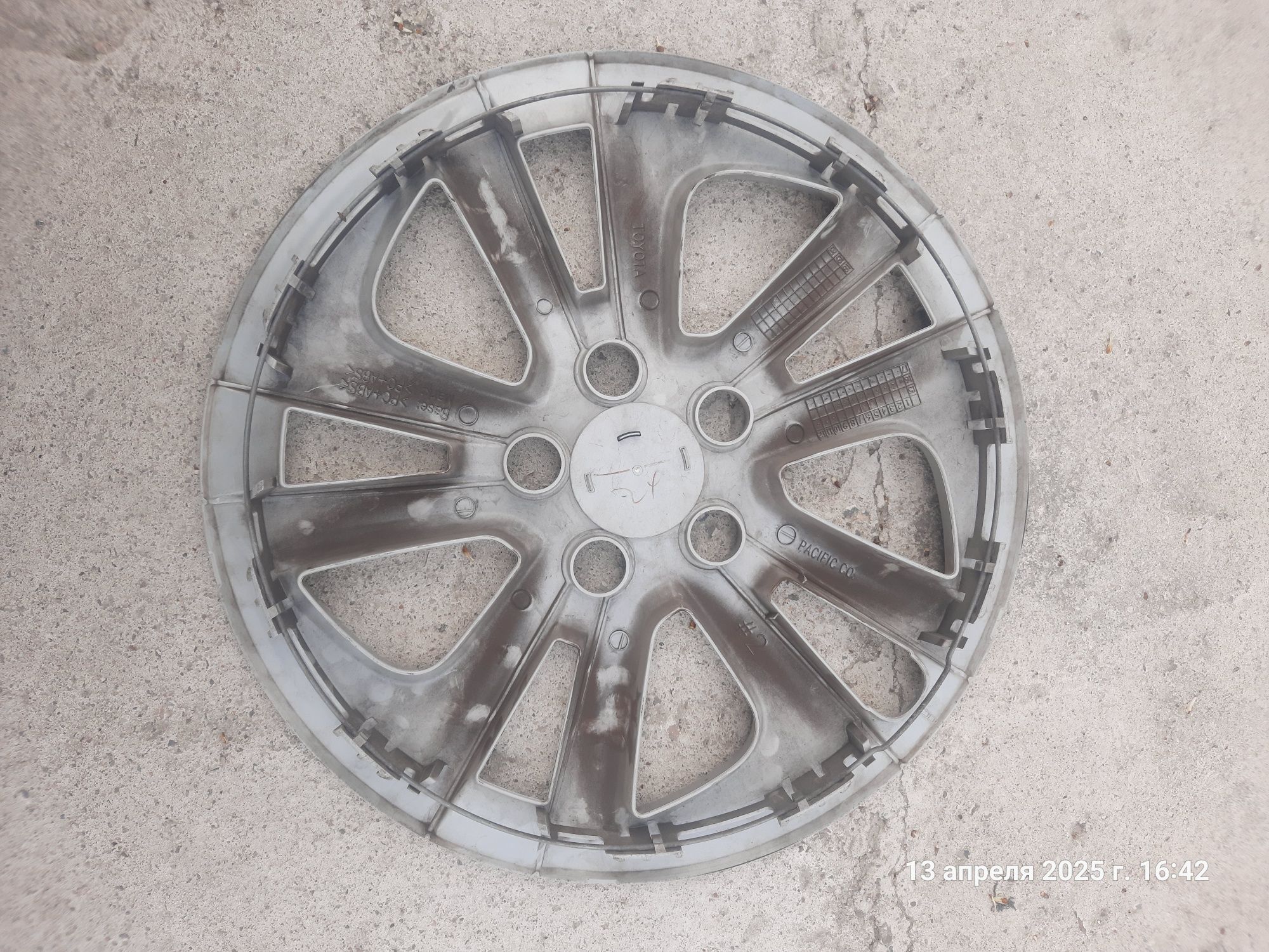 Колпаки R15 TOYOTA Prius