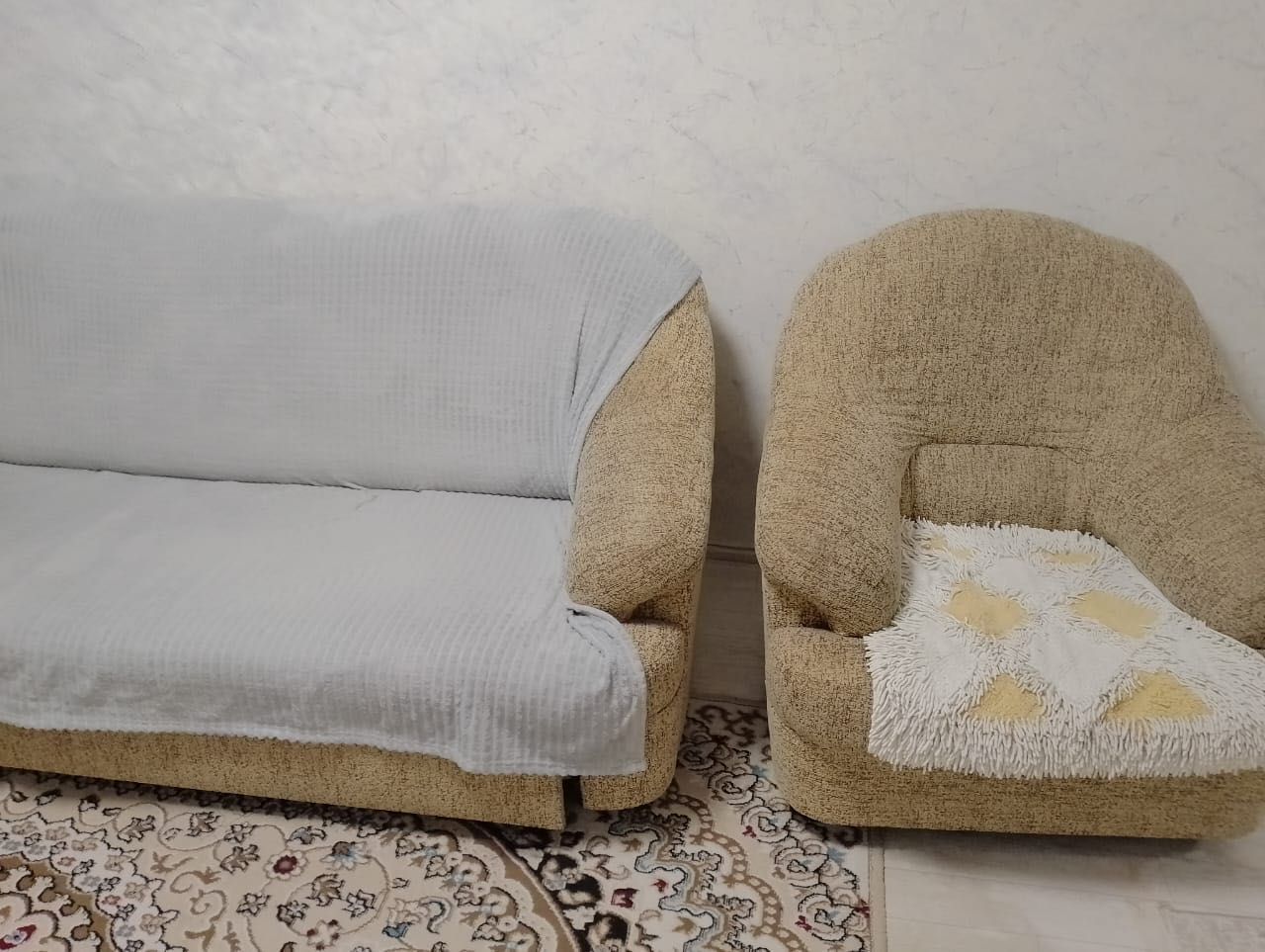 Срочно продам диван с креслом!