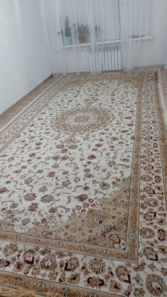 Кілем сатылады. Ұсталған.  Жақсы күйде